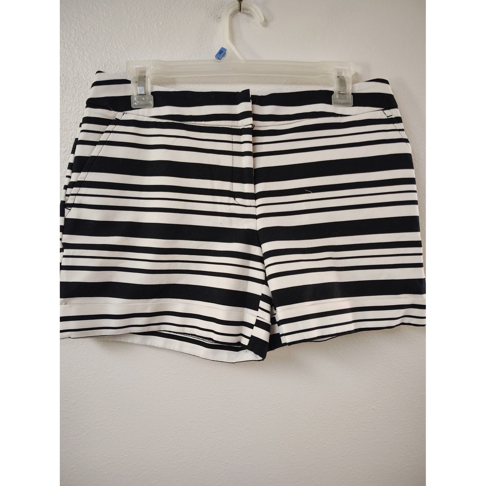 Apt. 9 Essentials Womens Black White Striped Shorts Size 8 Flat Front Summer